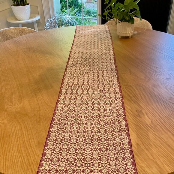 Inabel bed or table runner, Burgundy from the Philippines - Picture 2 of 5